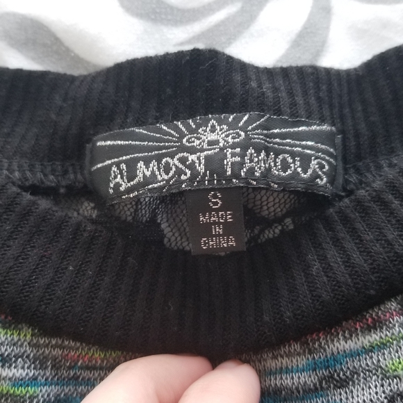 Multi color lace back sweater - Picture 3 of 3